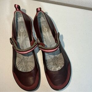 J-41 ADVENTURE ON  Mary Jane Style Shoes, size 8.5